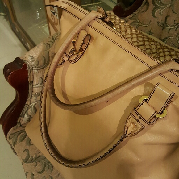 ***XL Badgley Mischka Leather Bag bought it here used twice & stored - Picture 6 of 12